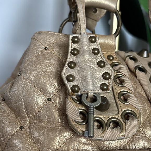 HTF Vintage BETSEY JOHNSON 💛🔐Gold Quilted Leather Padlock Bag - Picture 6 of 16